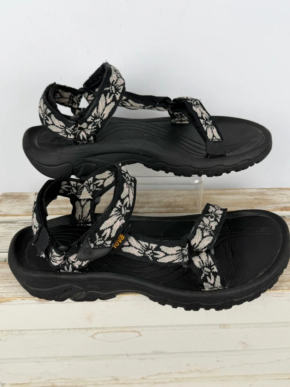 Teva women hurricane